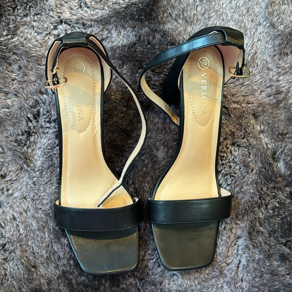 Versona black strap heel